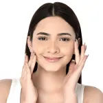 Mamaearth Glow Serum Foundation Mini Tube view 7